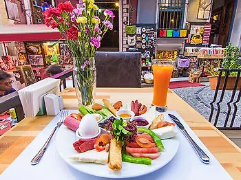 Kuzen (adults Only) 3*